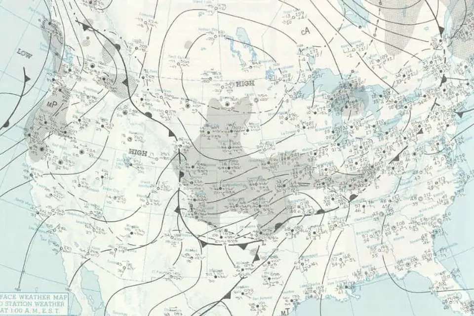Carte météorologique de surface de janvier 1967, avec stations, isobares et fronts tracés à la main